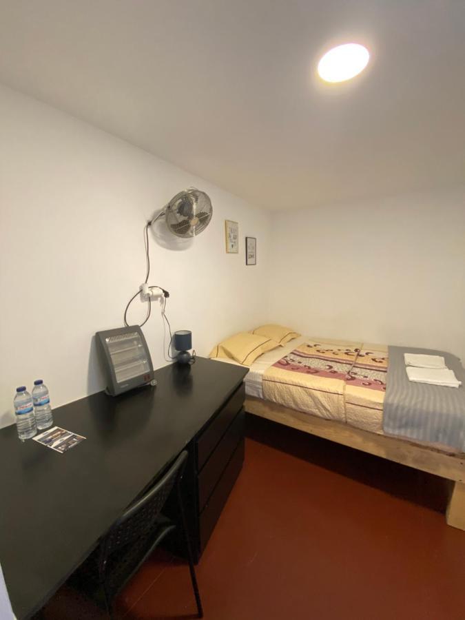 Casa Vale Ecotainer Hostel Lisbon Bagian luar foto
