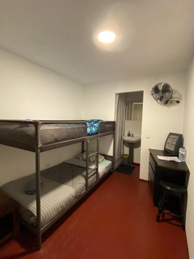 Casa Vale Ecotainer Hostel Lisbon Bagian luar foto