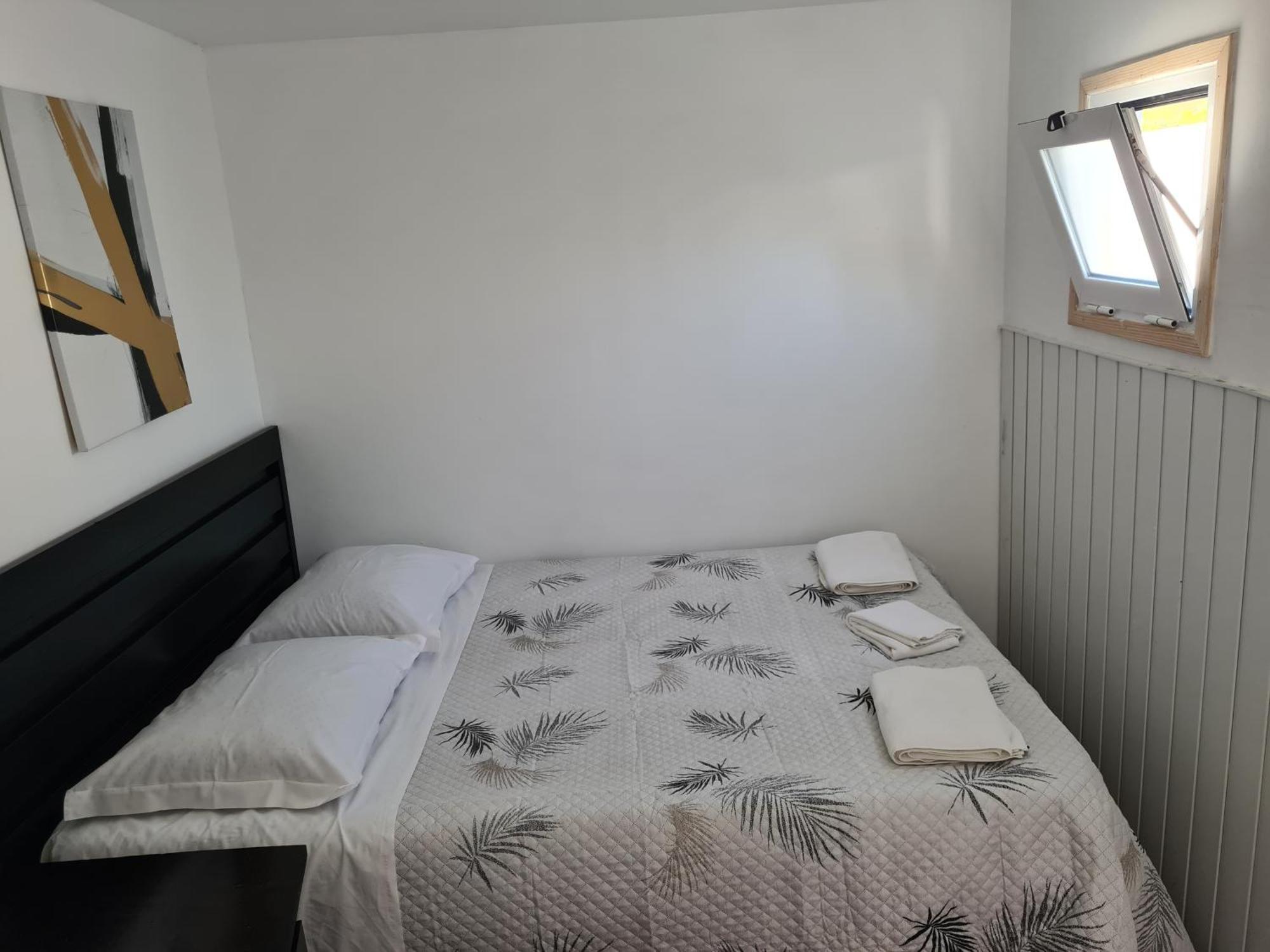 Casa Vale Ecotainer Hostel Lisbon Bagian luar foto