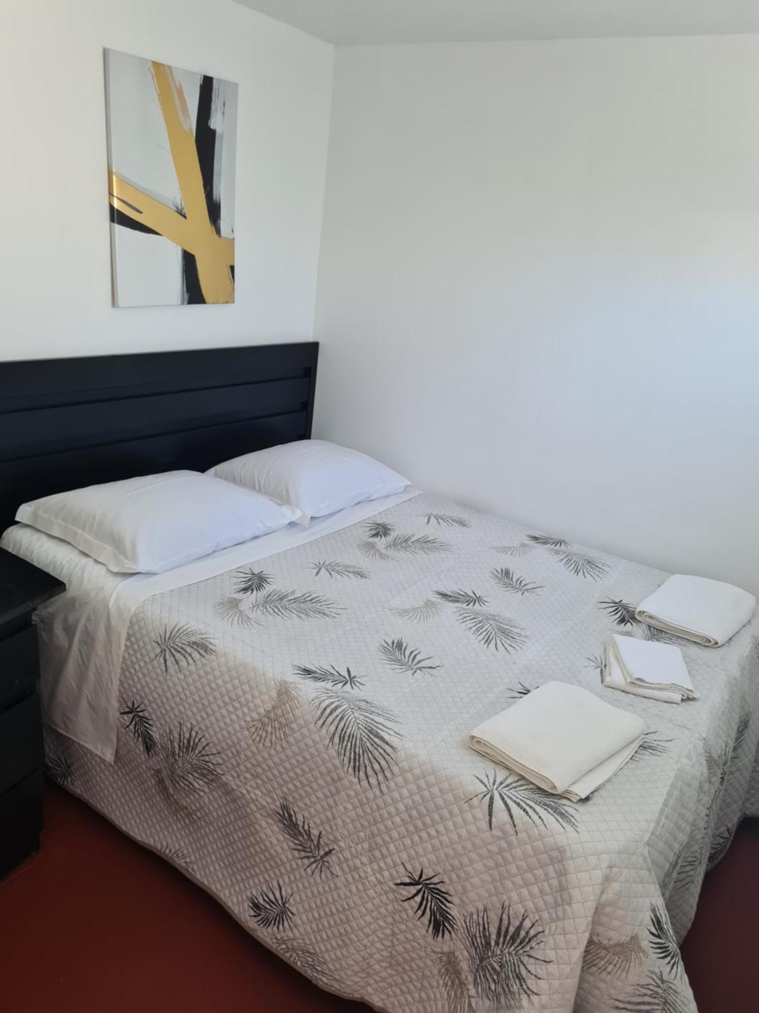 Casa Vale Ecotainer Hostel Lisbon Bagian luar foto
