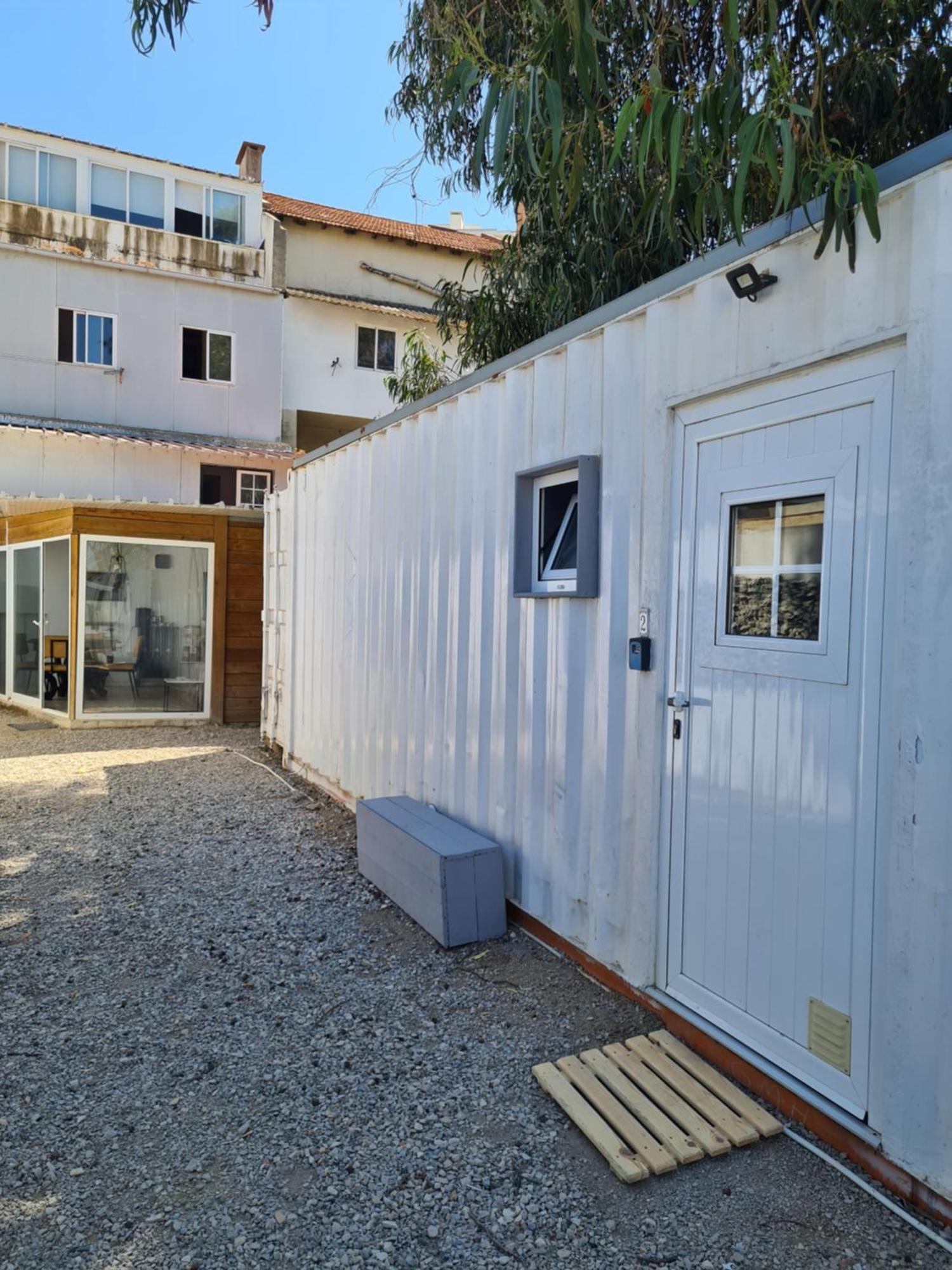 Casa Vale Ecotainer Hostel Lisbon Bagian luar foto
