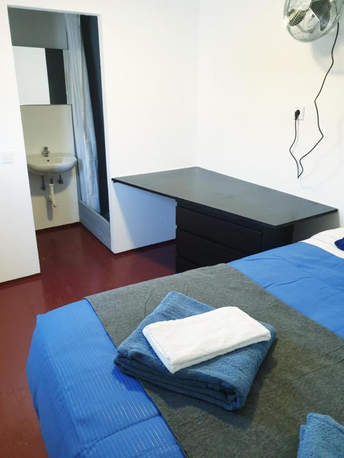 Casa Vale Ecotainer Hostel Lisbon Bagian luar foto