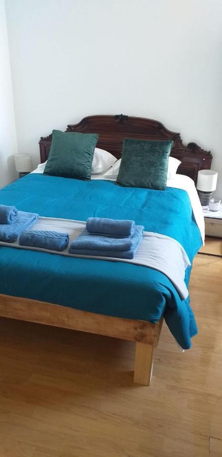 Casa Vale Ecotainer Hostel Lisbon Bagian luar foto